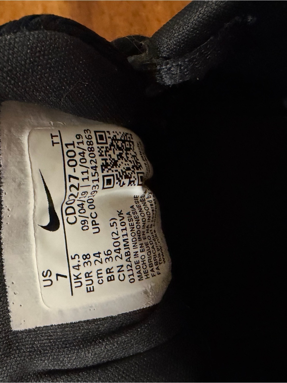Nike Black and White Women’s Athletic Sneakers. Size 7. - Picture 6 of 7